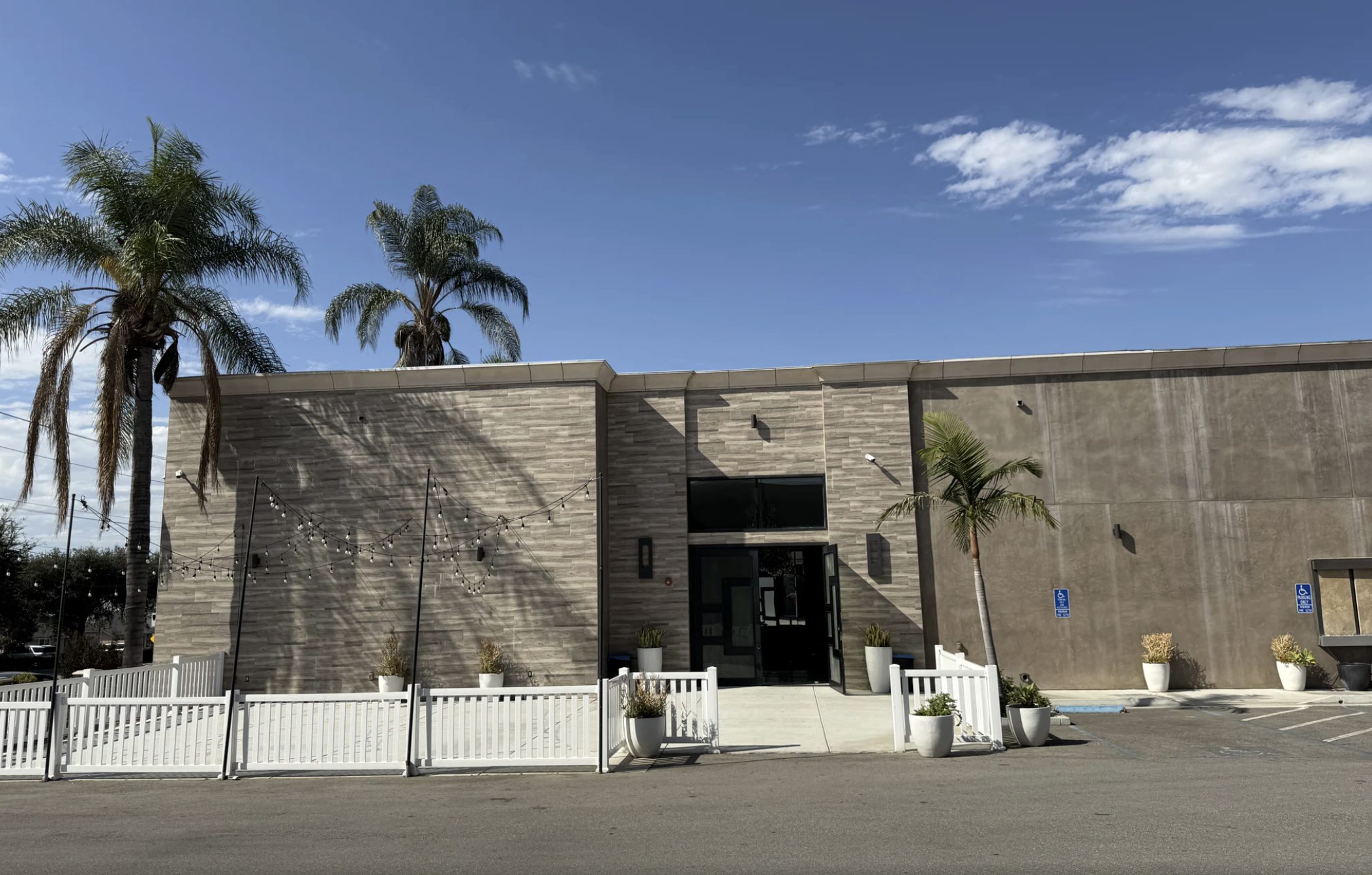 651 W Whittier Blvd, La Habra